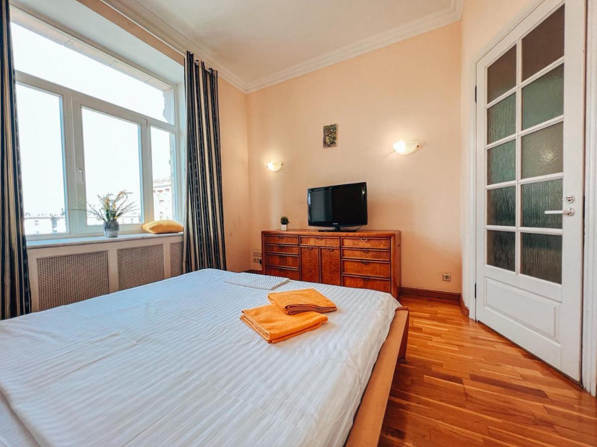 Apartments Rentals Ukraine On Kreshchatik Киев Экстерьер фото