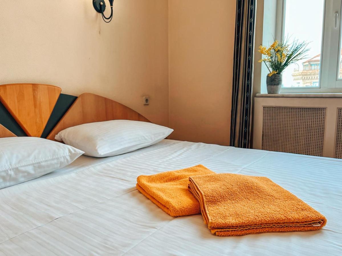 Apartments Rentals Ukraine On Kreshchatik Киев Экстерьер фото