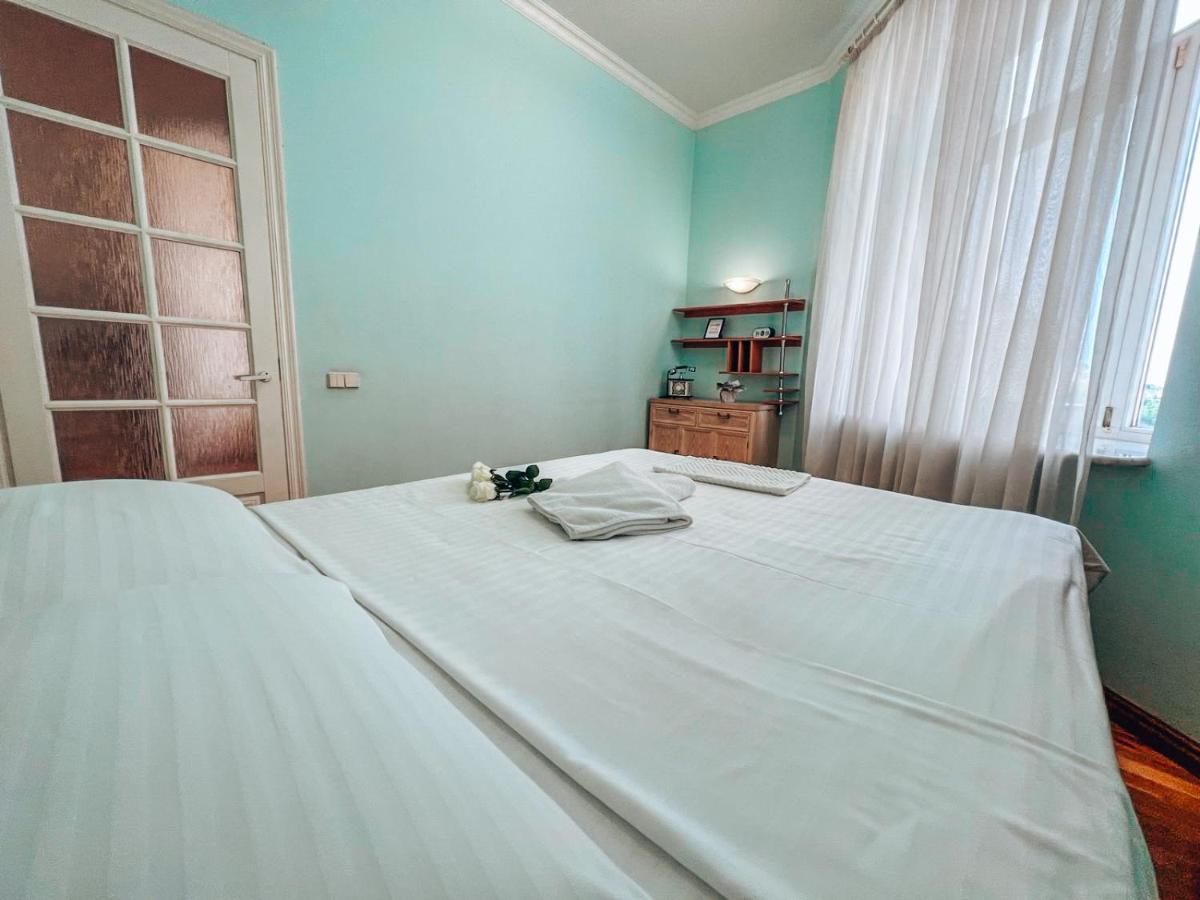 Apartments Rentals Ukraine On Kreshchatik Киев Экстерьер фото