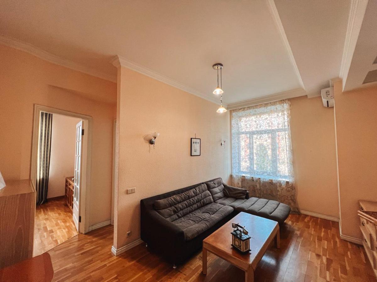 Apartments Rentals Ukraine On Kreshchatik Киев Экстерьер фото