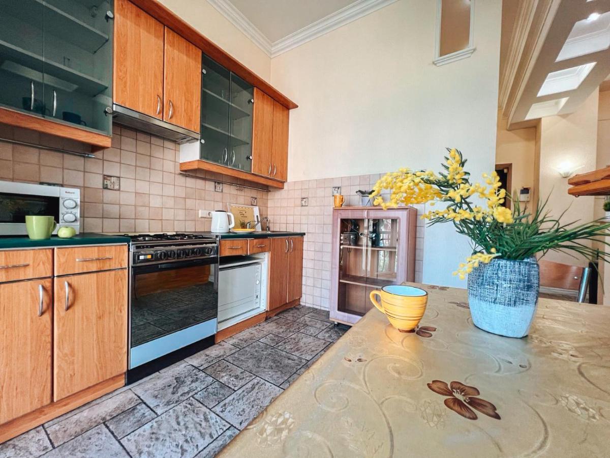 Apartments Rentals Ukraine On Kreshchatik Киев Экстерьер фото