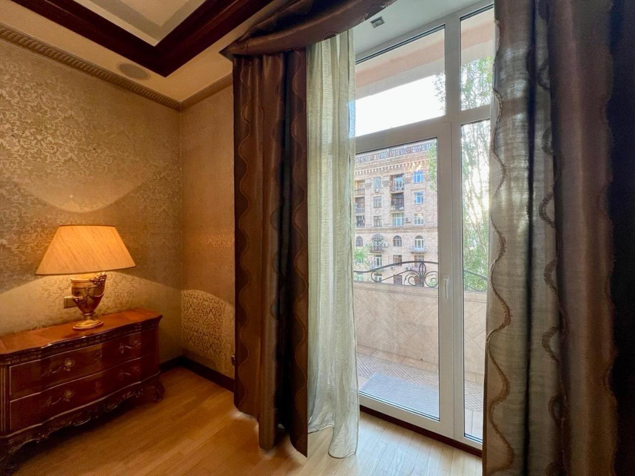 Apartments Rentals Ukraine On Kreshchatik Киев Экстерьер фото