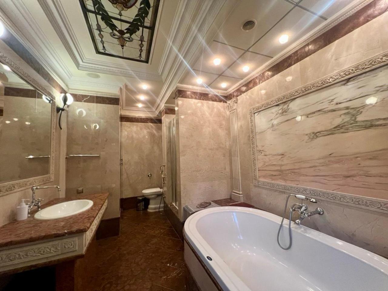 Apartments Rentals Ukraine On Kreshchatik Киев Экстерьер фото